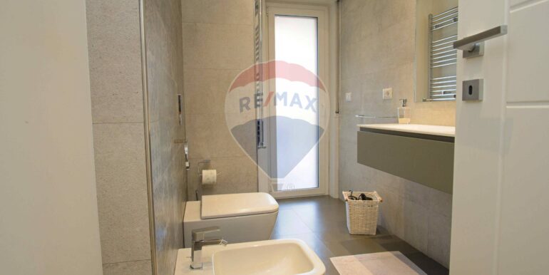 20251103121001-997794-12