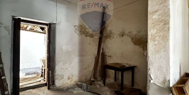 20251104173225-997502-12