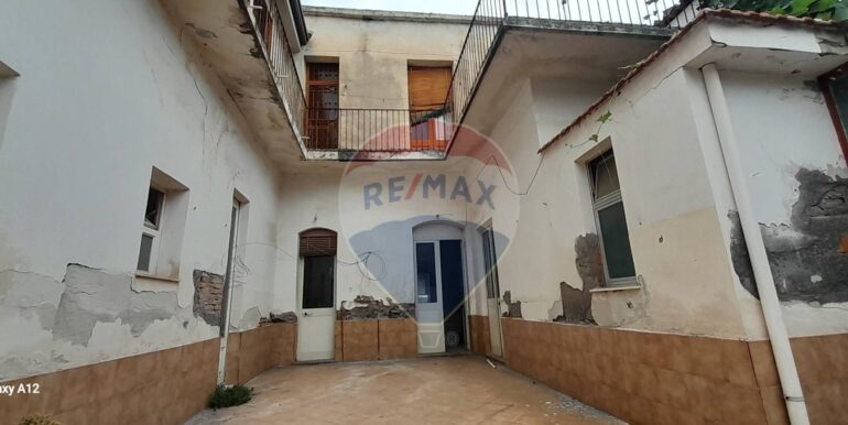 20251104185657-998477-12