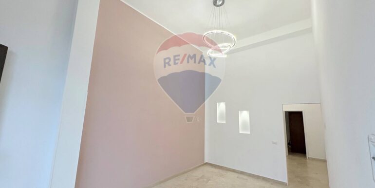 20251105180429-999086-8