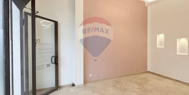 20251105180435-999086-10