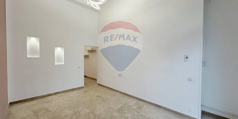 20251105180437-999086-11