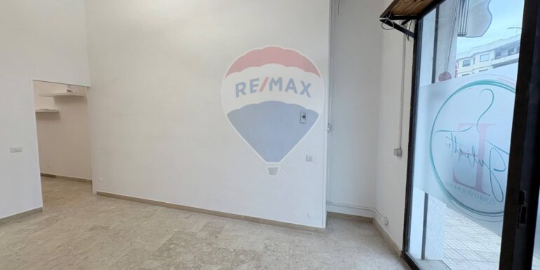 20251105180440-999086-12