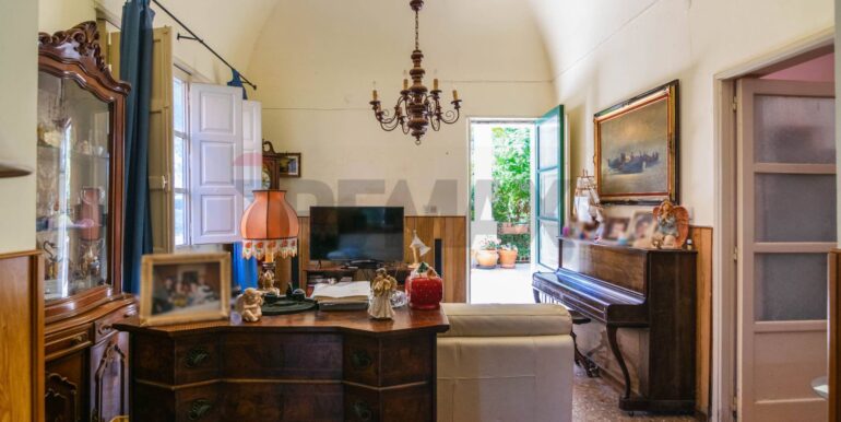 2025111192240-999332-4