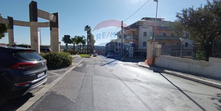 20251112165035-1000409-10