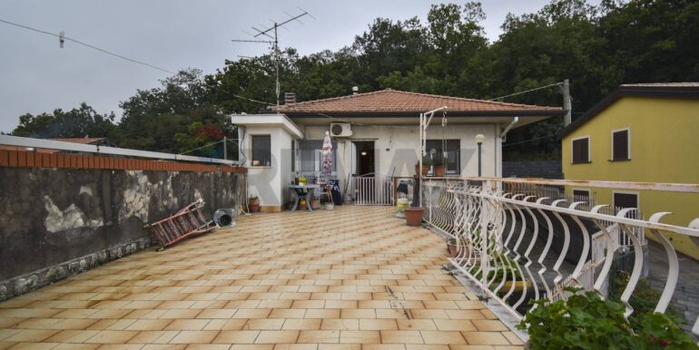 20251112183628-995985-7