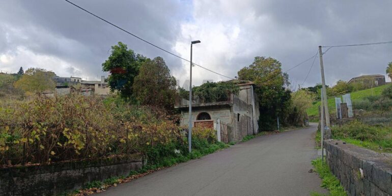 20251112210103-1000493-11