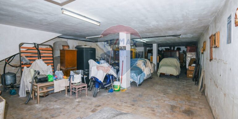 20251113213100-1000657-5