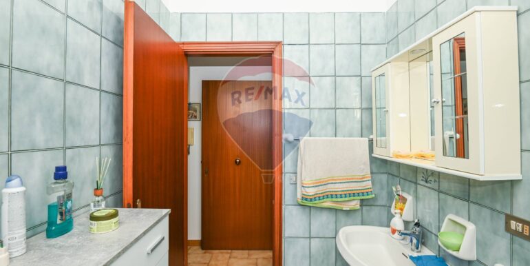 20251113213133-1000657-12