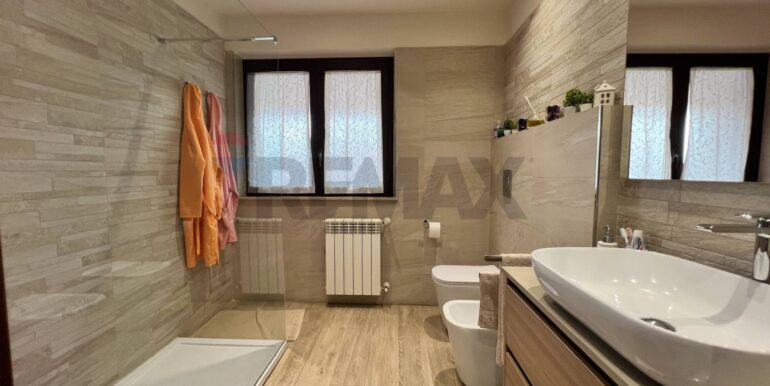 20251116193455-1000952-12