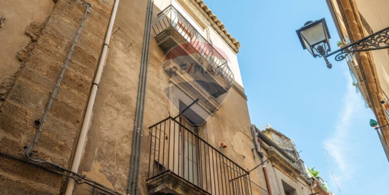 20251117120029-1000572-20