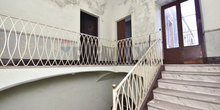 20251117171028-1001109-17