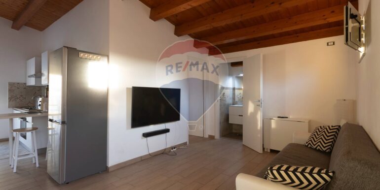 20251117173501-1001245-8