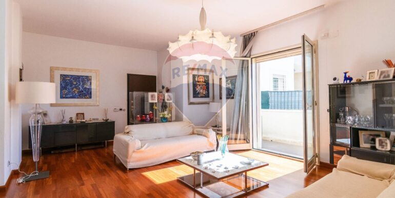 20251118210214-1002144-2