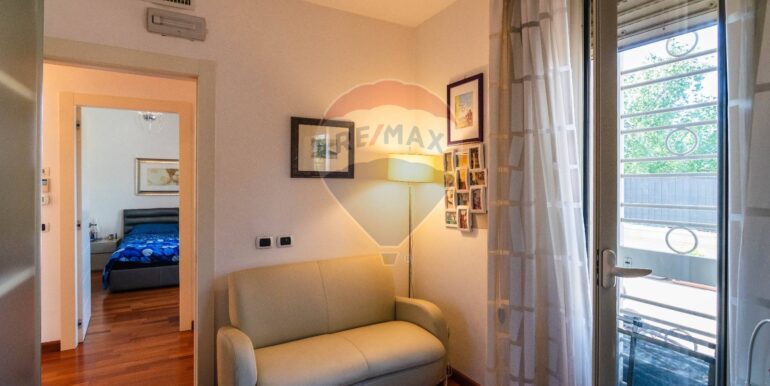 20251118210325-1002144-15