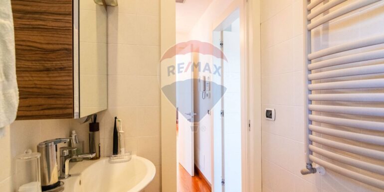 20251118210335-1002144-17