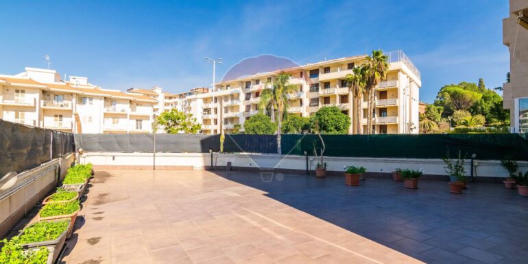 20251118210404-1002144-23