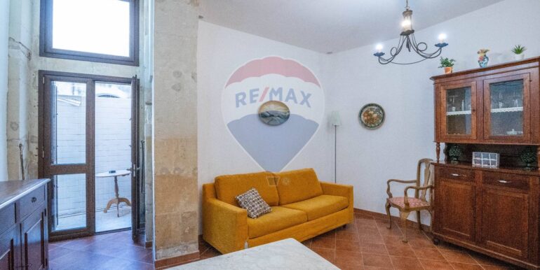 20251119111603-1000903-18