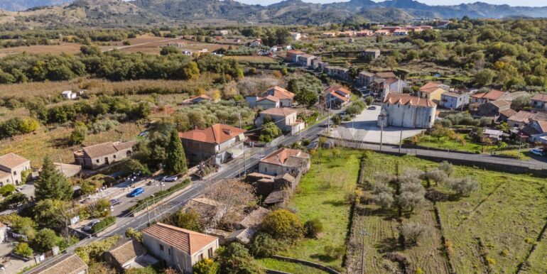 20251119121215-1002193-8