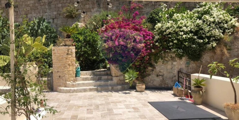 2025111922215-1002152-1