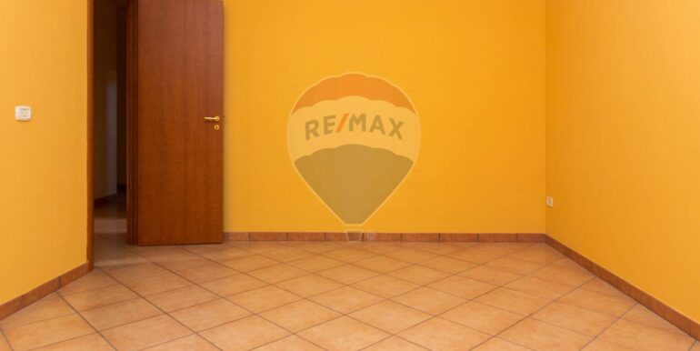 20251120174048-1002490-17