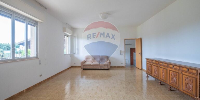 20251121185537-1002409-33