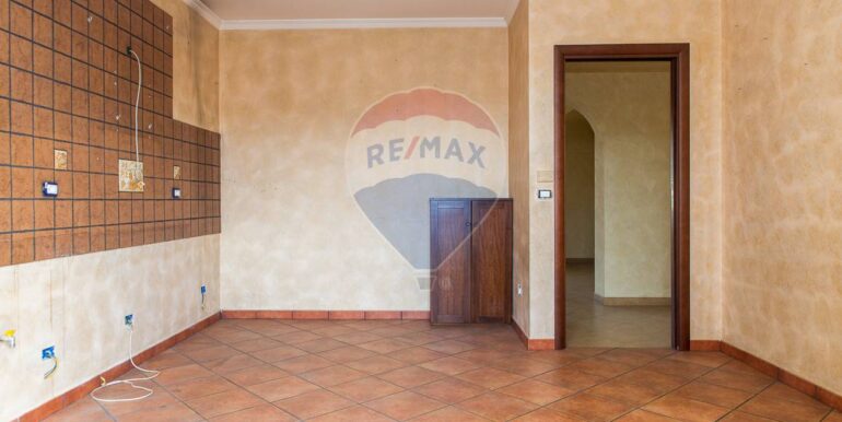 20251122125548-1002843-11