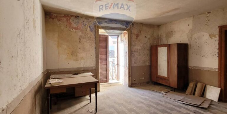 20251124112518-1002919-8