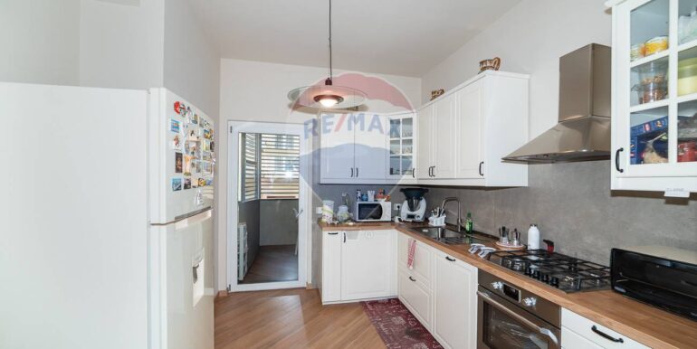 20251124185935-1003363-9