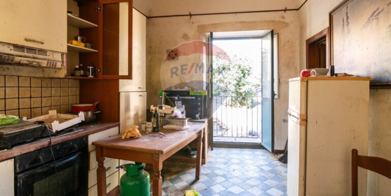 20251124192107-1003369-6