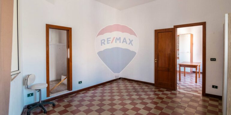 20251124200156-1003375-9