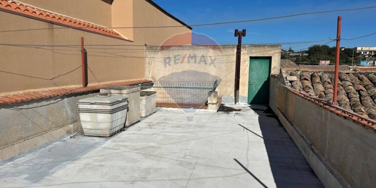 20251125192244-1001437-3