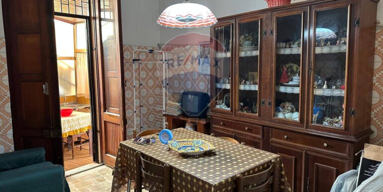 20251125192305-1001437-11