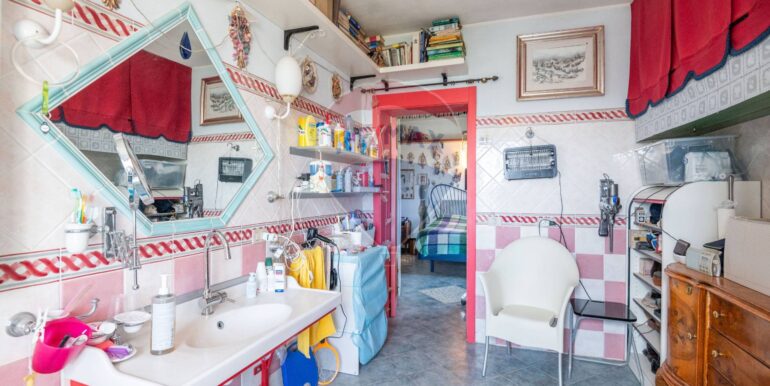 20251126184222-1000738-8