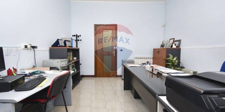 20251127170916-1004193-12