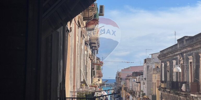 20251128105653-1004301-17