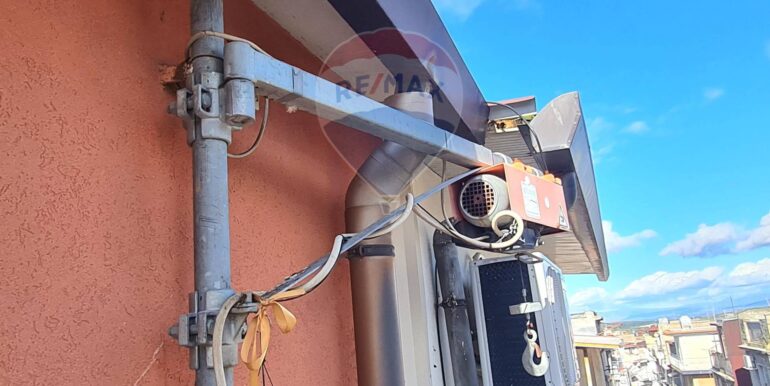 20251128184204-1005435-8