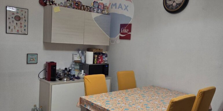 20251128194044-1005468-8