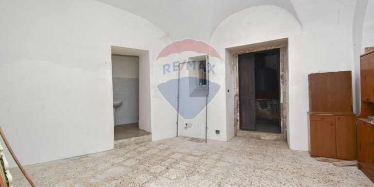 20251128201644-1005470-7