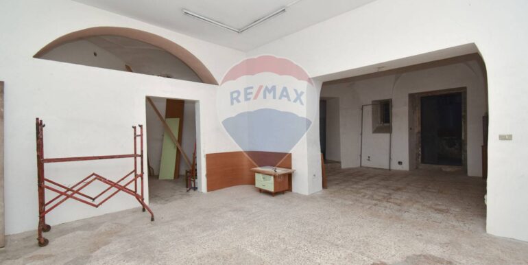 20251128201704-1005470-13