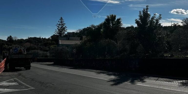 20251129170803-1003586-9