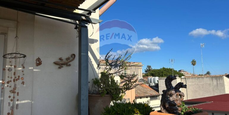 20251201175608-1005808-12