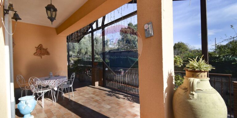 20251201183619-1005821-10