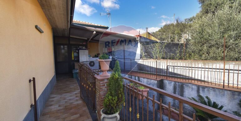 20251201183623-1005821-12