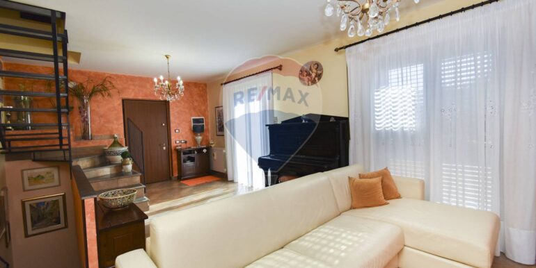 20251201183653-1005821-23