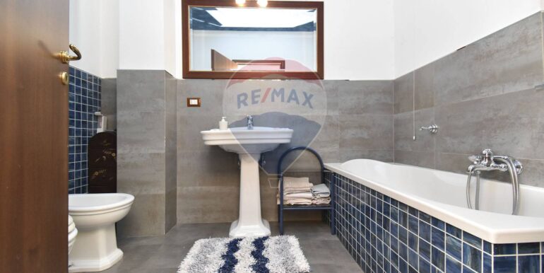 20251201183709-1005821-30