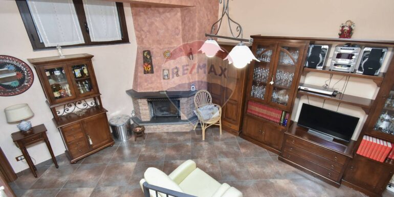 20251201183721-1005821-35