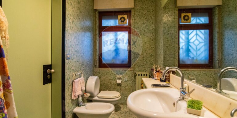 20251201200944-1005838-11