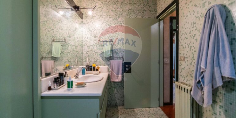 20251201200946-1005838-12