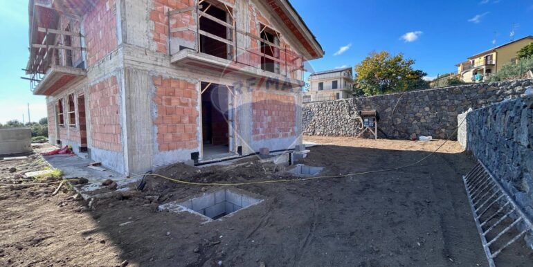 2025120194942-919296-94